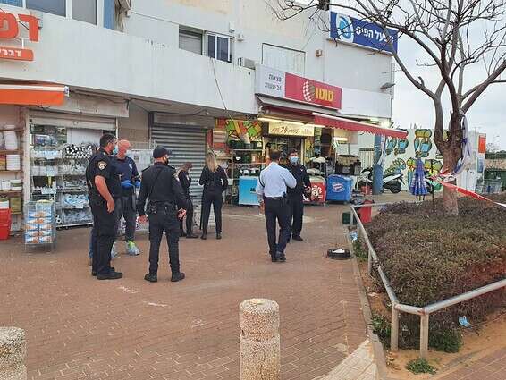 המשטרה בזירת האירוע // צילום: שמואל בוכריס